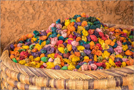 Plakat Colourful goods at the Marrakech bazaar