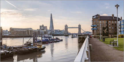 Plakat Tower Bridge and The Shard in London at Sunset